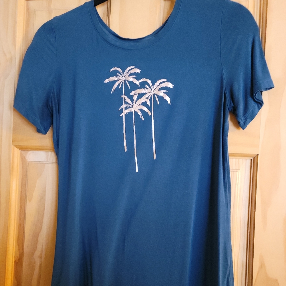 Teal and gold t-shirt